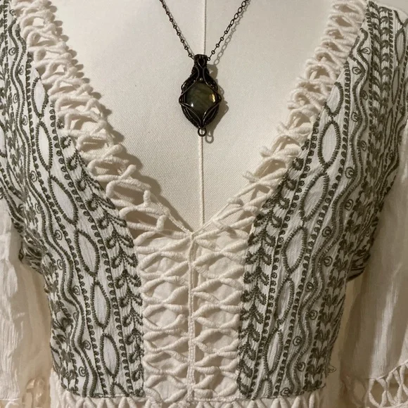 SHYANNE WOMEN'S OFF WHITE EMBROIDERED LACE PEASANT DRESS - Picture 9 of 15